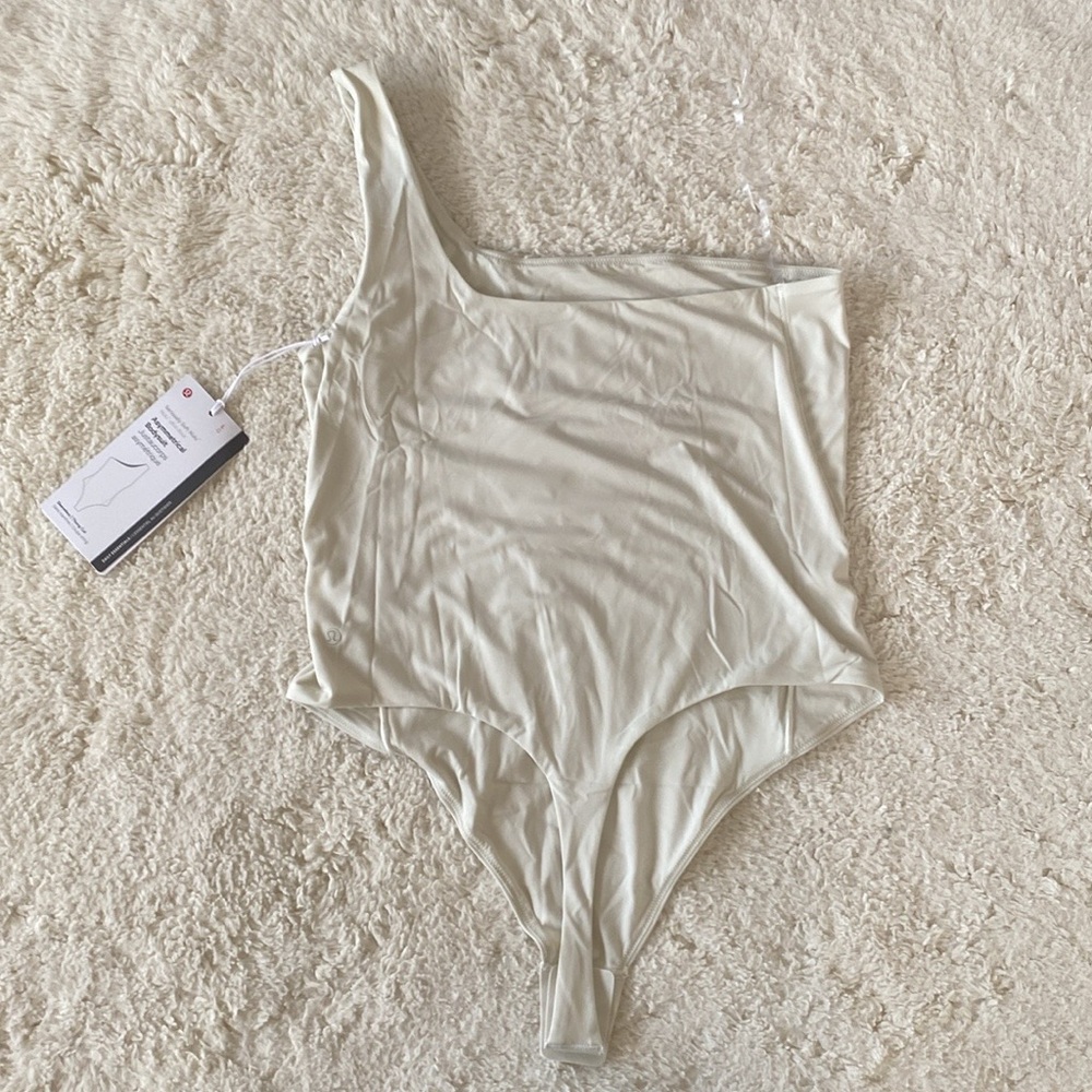 ❤️ Lululemon Wundermost Ultra-Soft Nulu Asymmetrical Bodysuit in Bone Size L NWT